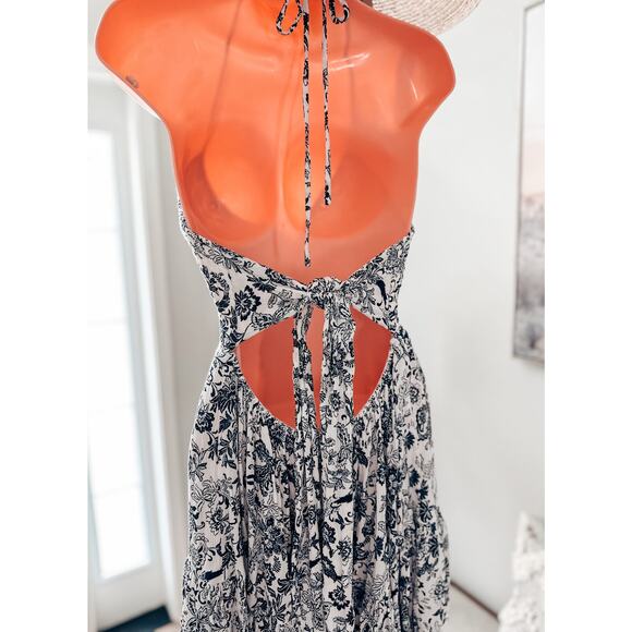 Meet me at the Willow Swing cottagecore floral halter Mini dress - Picture 4 of 5